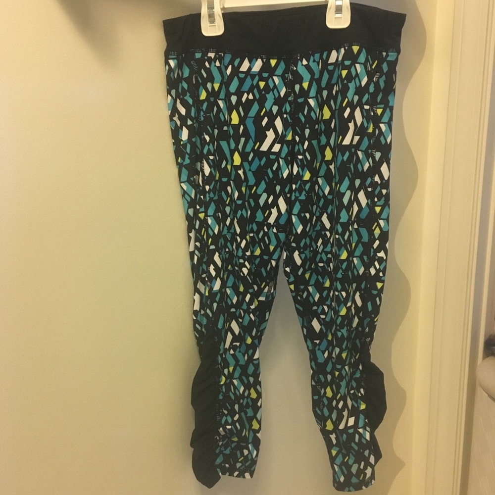 blue and black printed 7/8 leggings